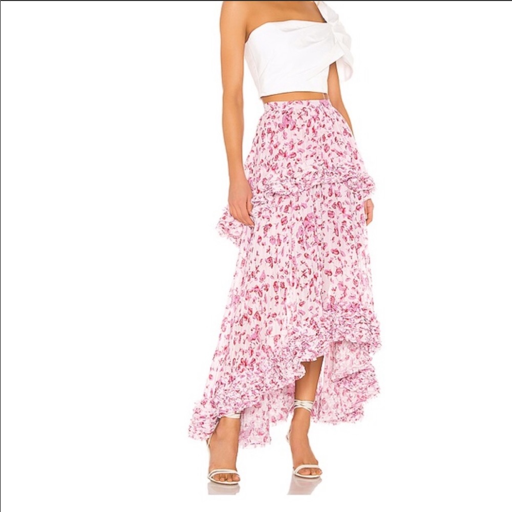 Looking for Amur top and skirt!